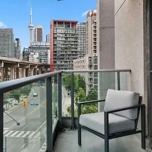Cn Tower View With Free Parking, Pool, & Amenities Apartment