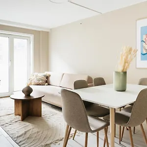 Urban - Stylish Scandinavian Gem With French Balcony Bergen
