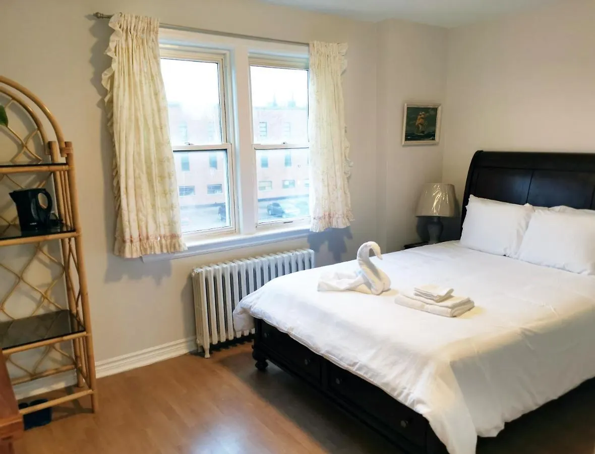 Homestay Cozy Private Rm Heart Of North York Free Parking Full Kitchen Close To Downtown Apartment Toronto Canada