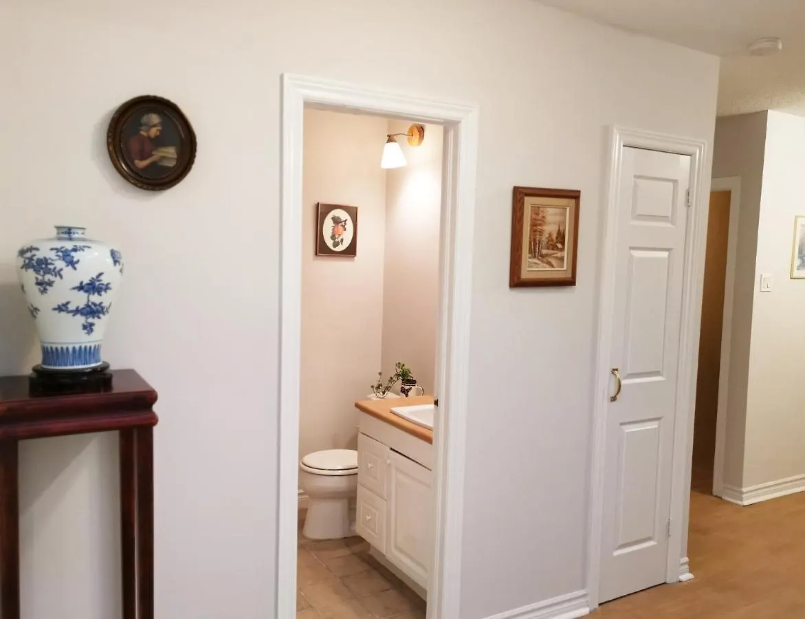 Homestay Cozy Private Rm Heart Of North York Free Parking Full Kitchen Close To Downtown Apartment Toronto