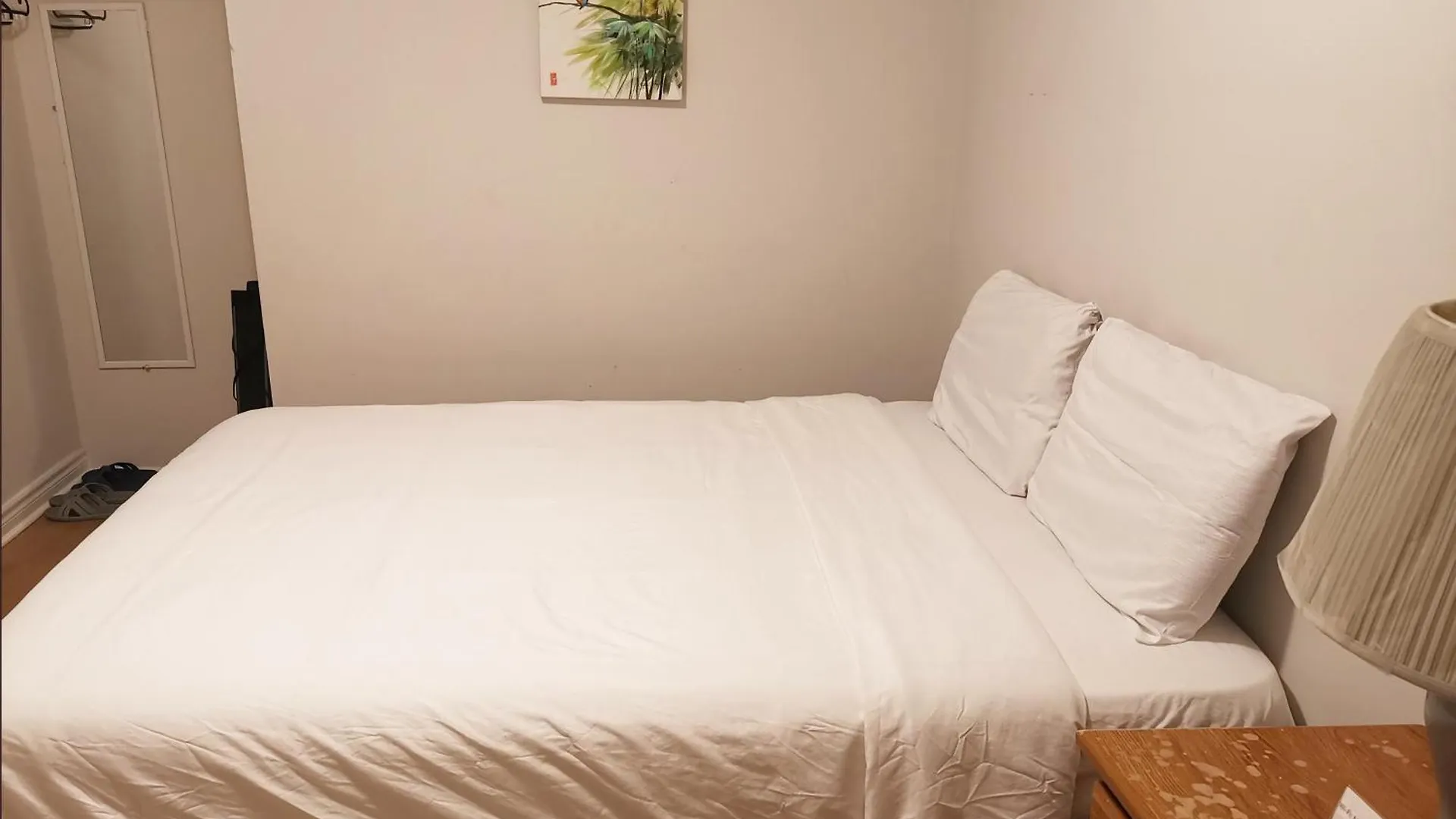 Homestay Cozy Private Rm Heart Of North York Free Parking Full Kitchen Close To Downtown Apartment Toronto