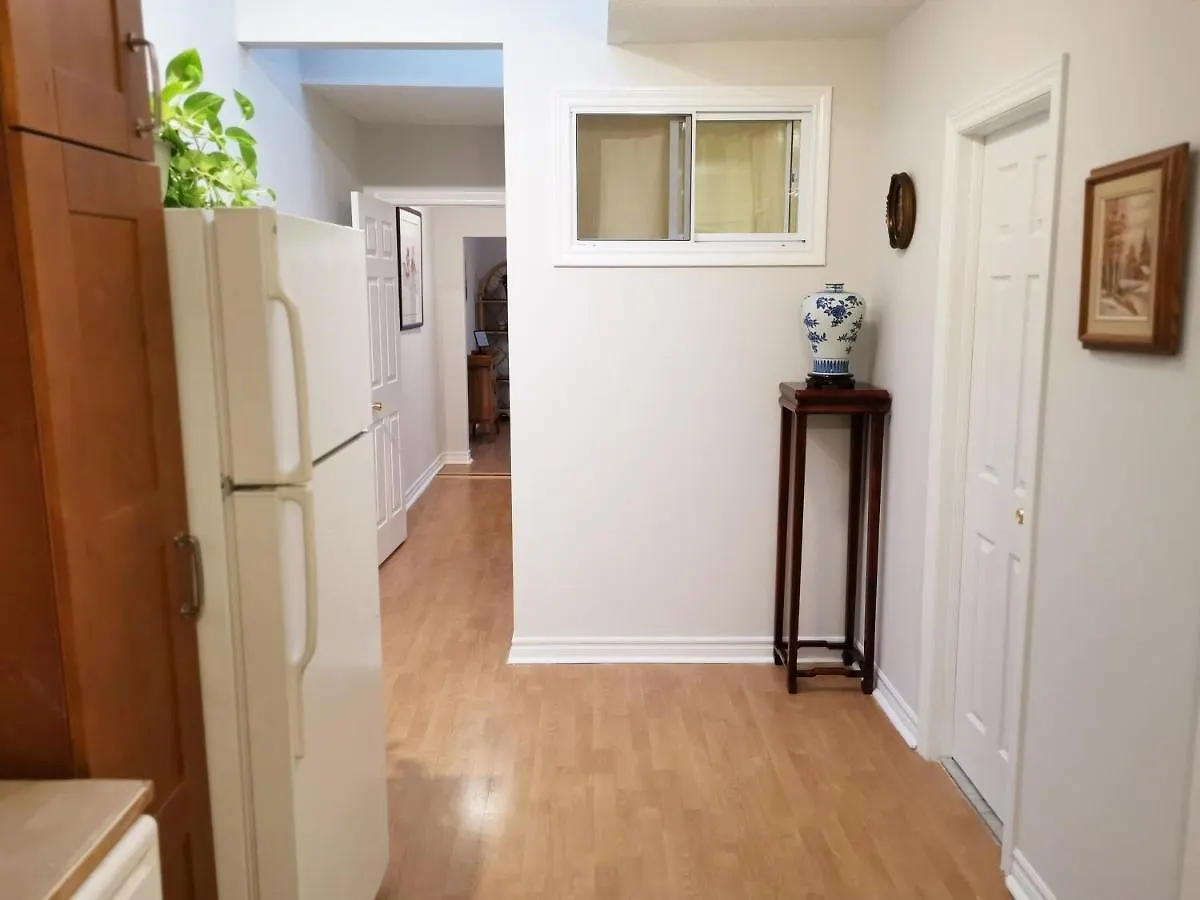 Cozy Private Rm Heart Of North York Free Parking Full Kitchen Close To Downtown Apartment Toronto